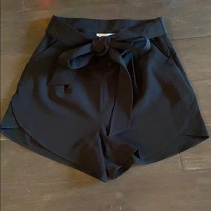 Milly Black Petal Trapunto Shorts Sz 4